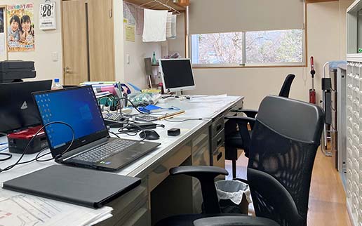 S社のデスク風景